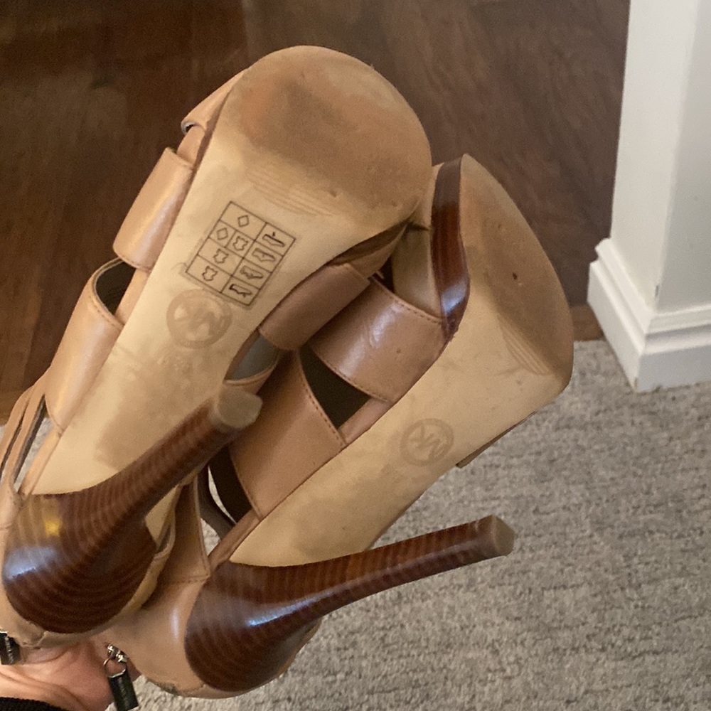 Elegant Tan Strappy Heels - Picture 5 of 10